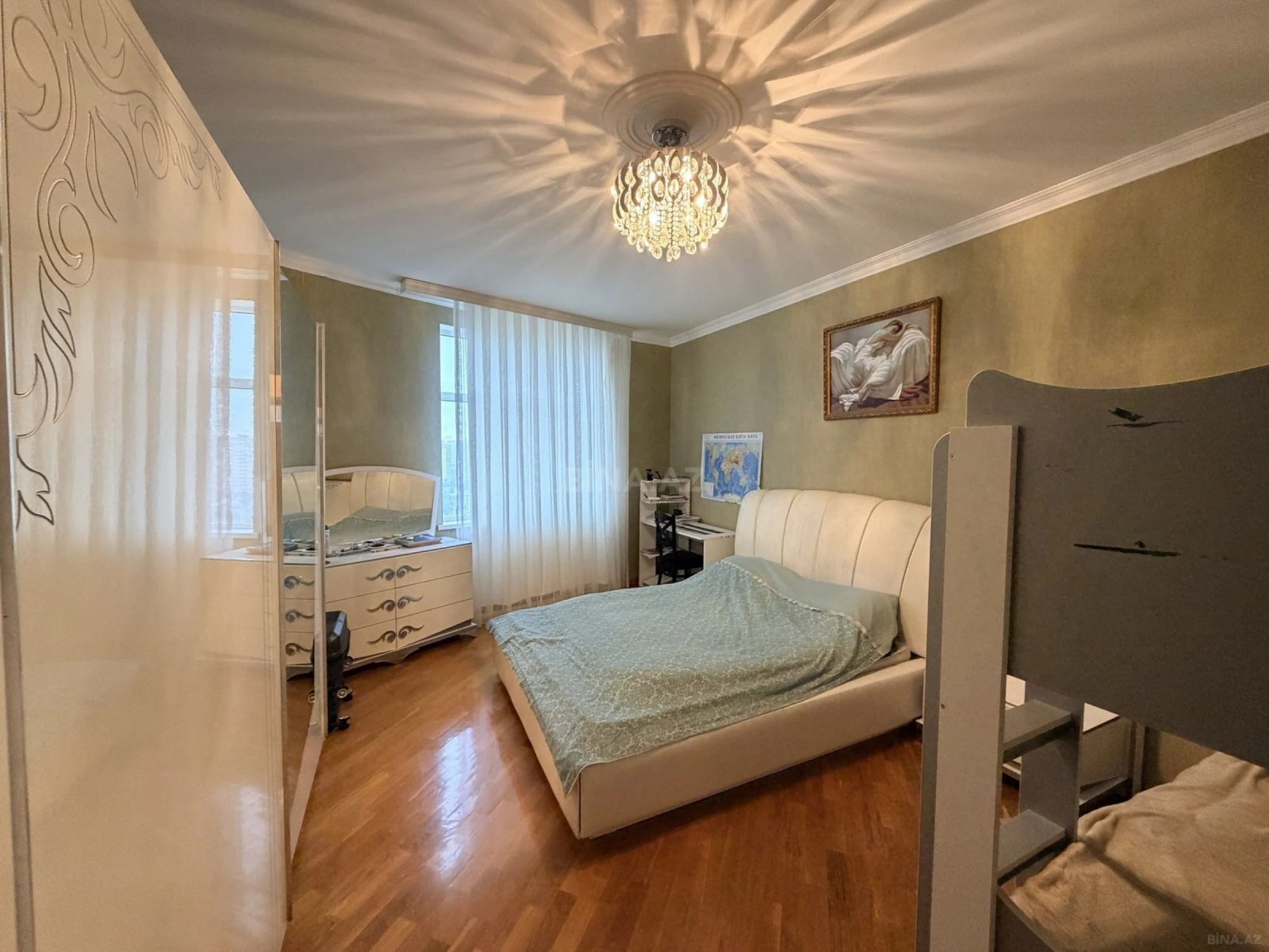 Satılır 2 otaqlı mənzil 110 m²