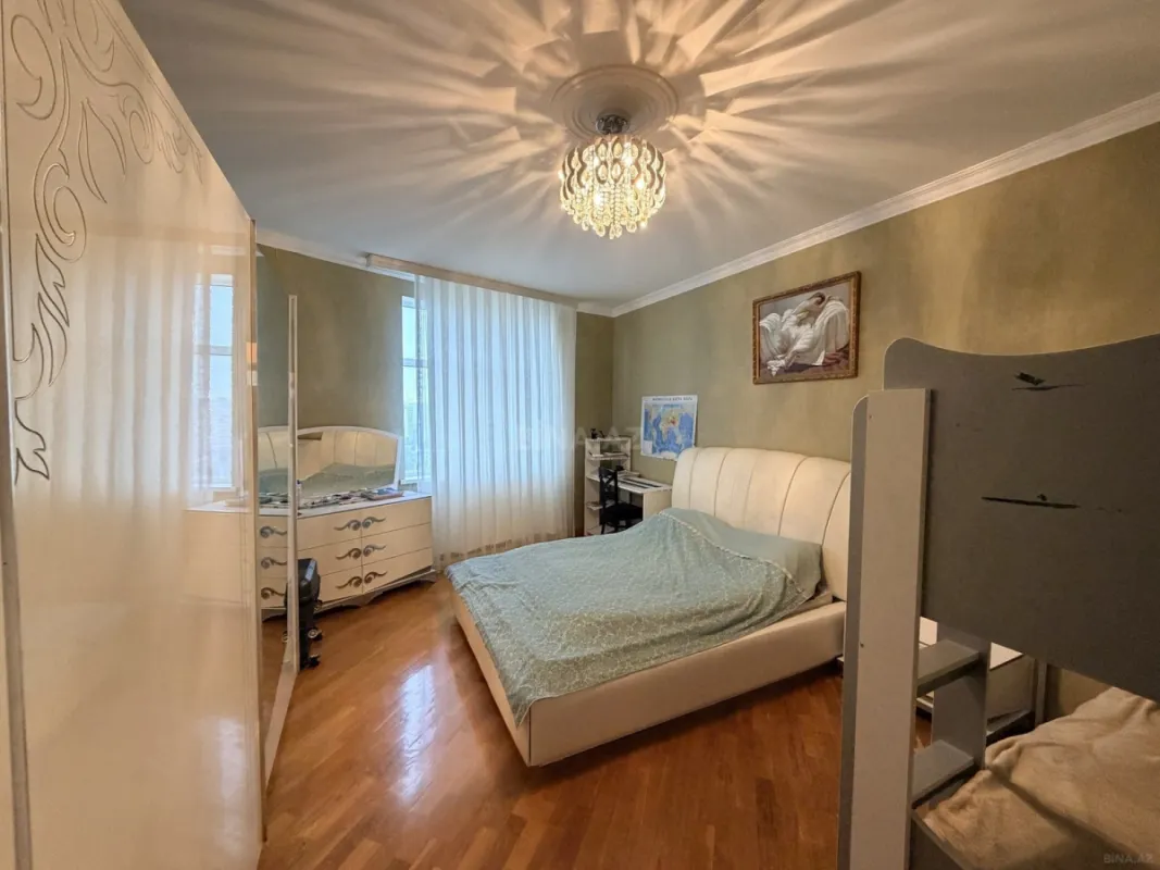 Satılır 2 otaqlı mənzil 110 m²