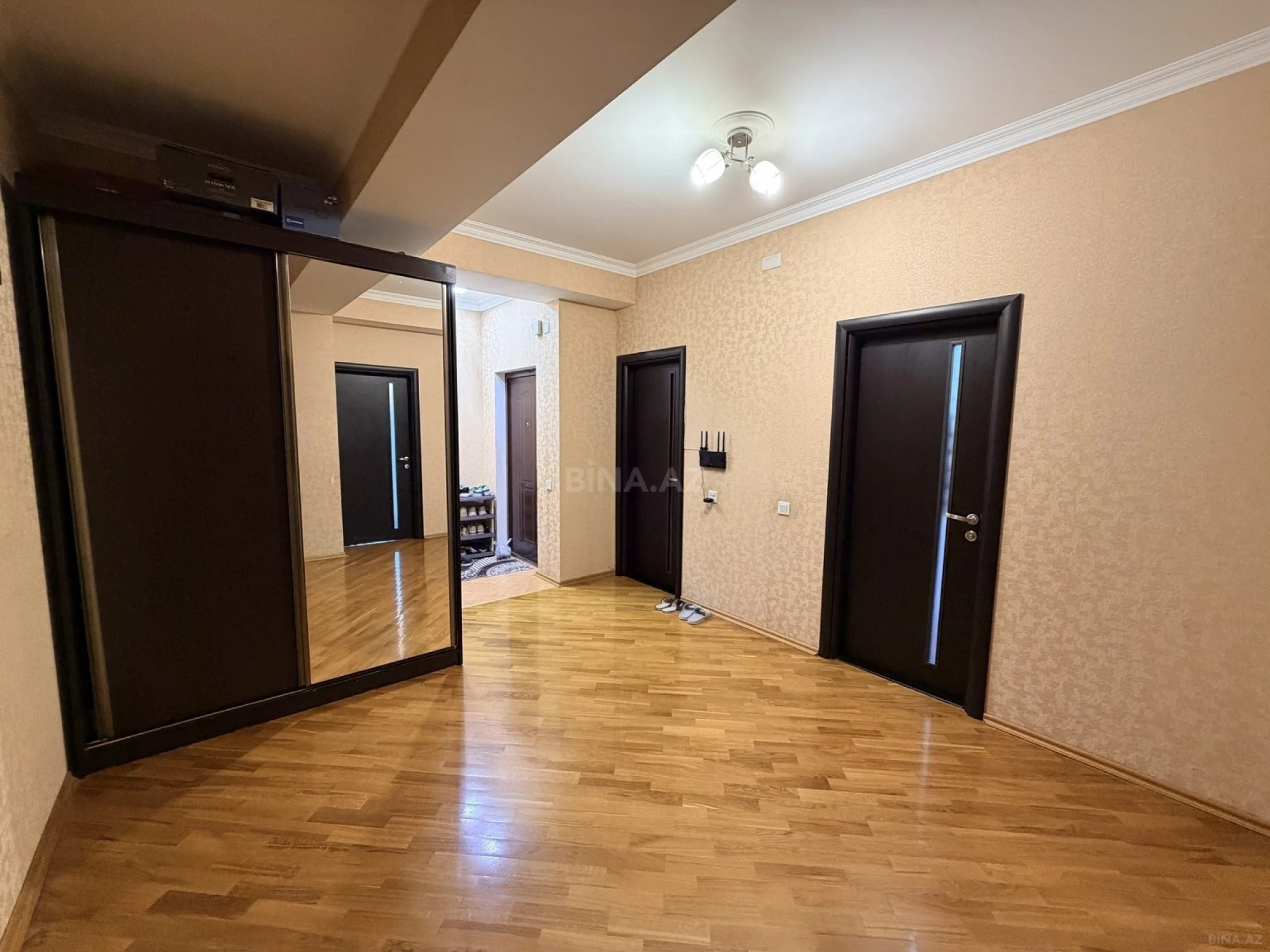 Satılır 2 otaqlı mənzil 110 m²