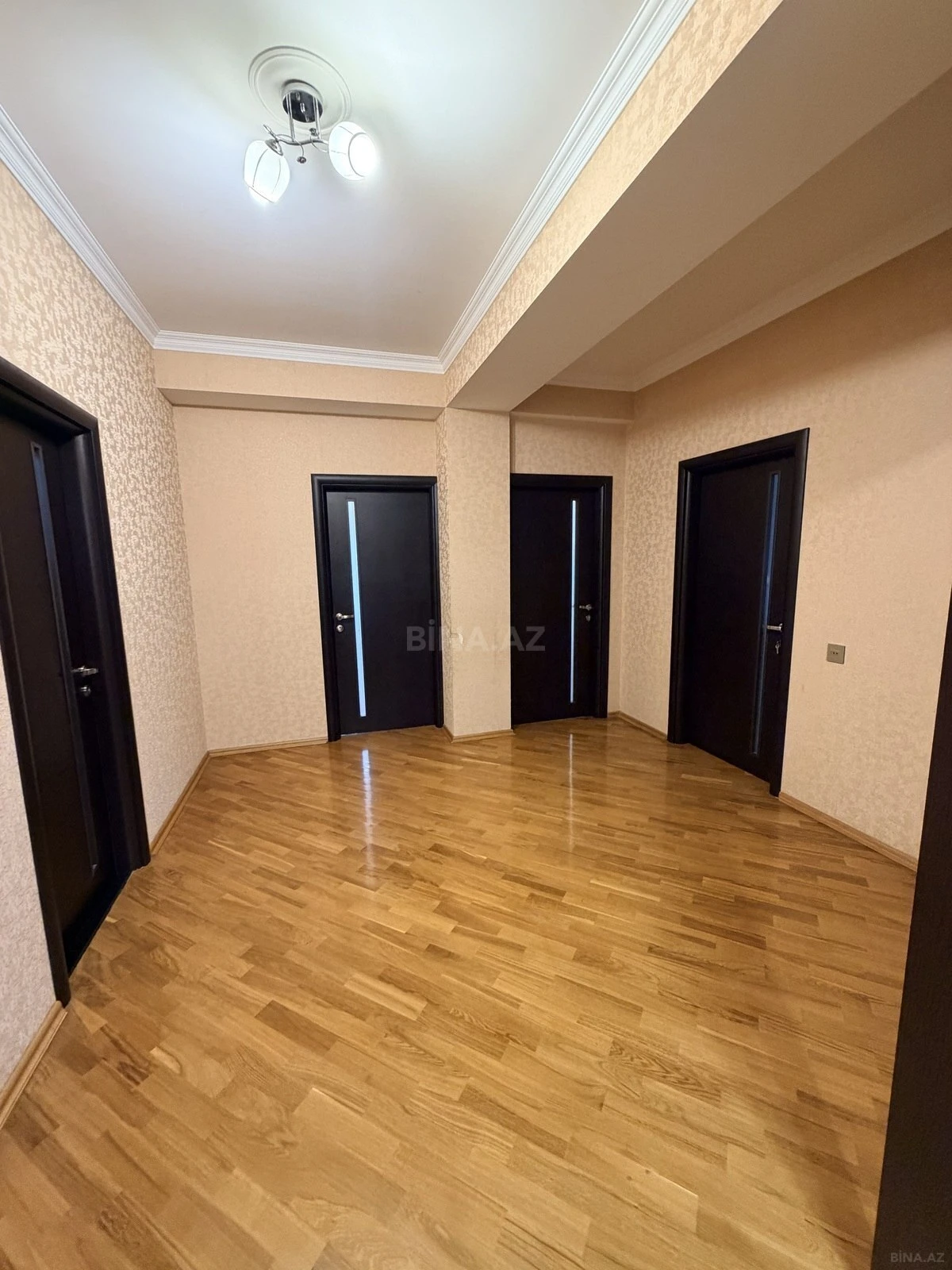 Satılır 2 otaqlı mənzil 110 m²