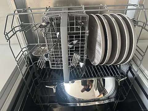 Kirayə verilir 2 otaqlı mənzil 90 m²