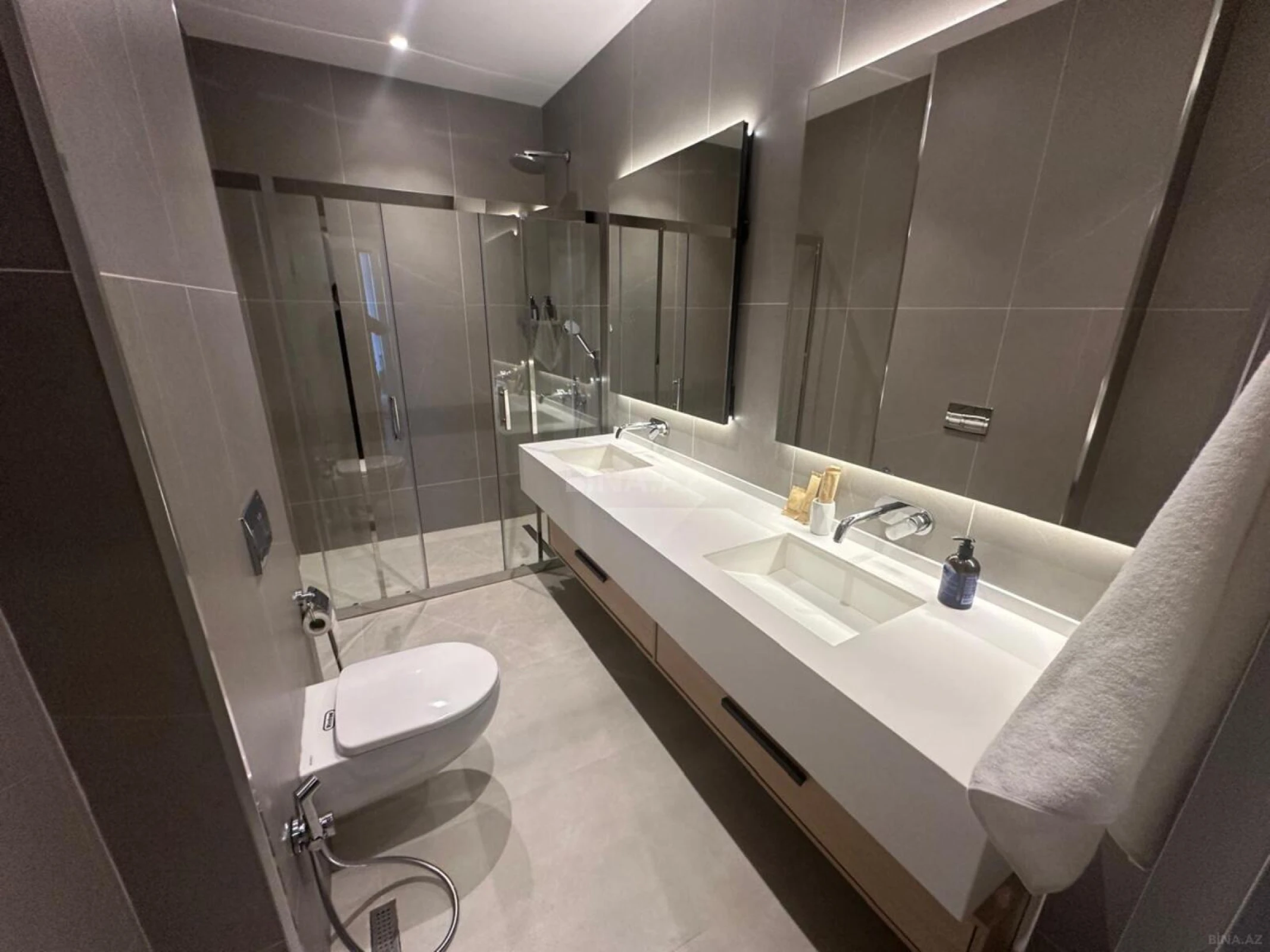 Kirayə verilir 2 otaqlı mənzil 90 m²