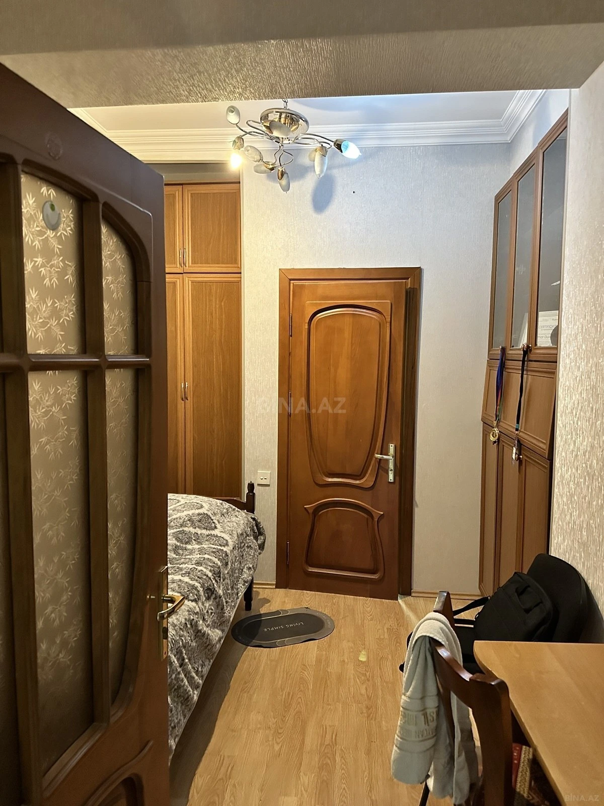 Satılır 4 otaqlı mənzil 143 m²