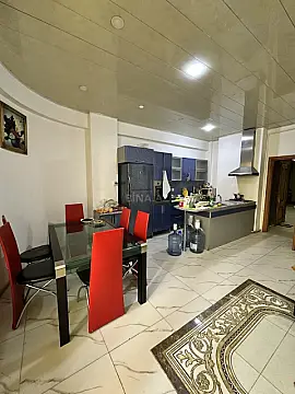 Satılır 4 otaqlı mənzil 143 m²