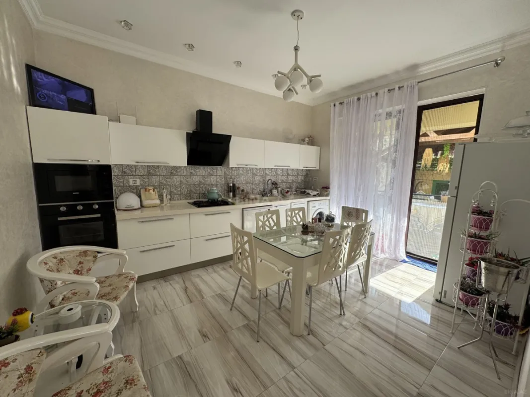 Kirayə verilir 5 otaqlı həyət evi 180 m²