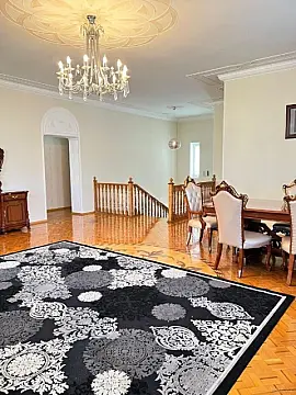 Satılır 9 otaqlı həyət evi 350 m²