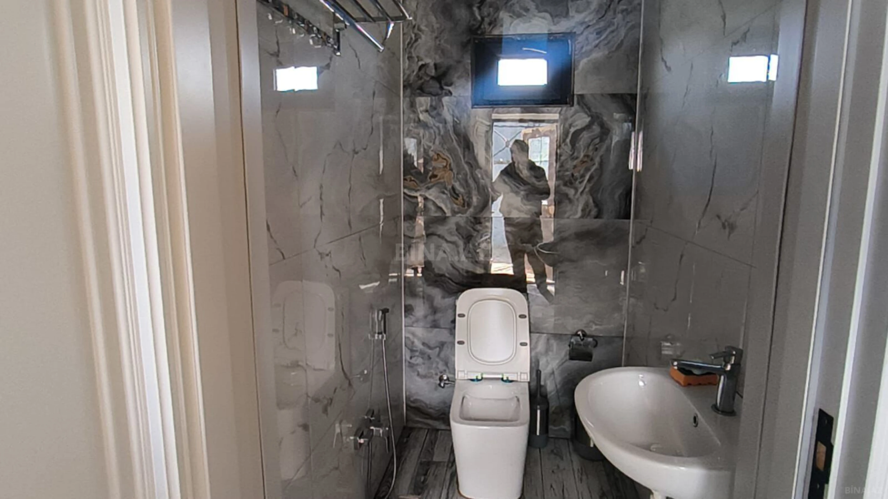 Satılır 4 otaqlı həyət evi 220 m²