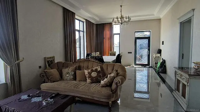 Satılır 4 otaqlı həyət evi 220 m²
