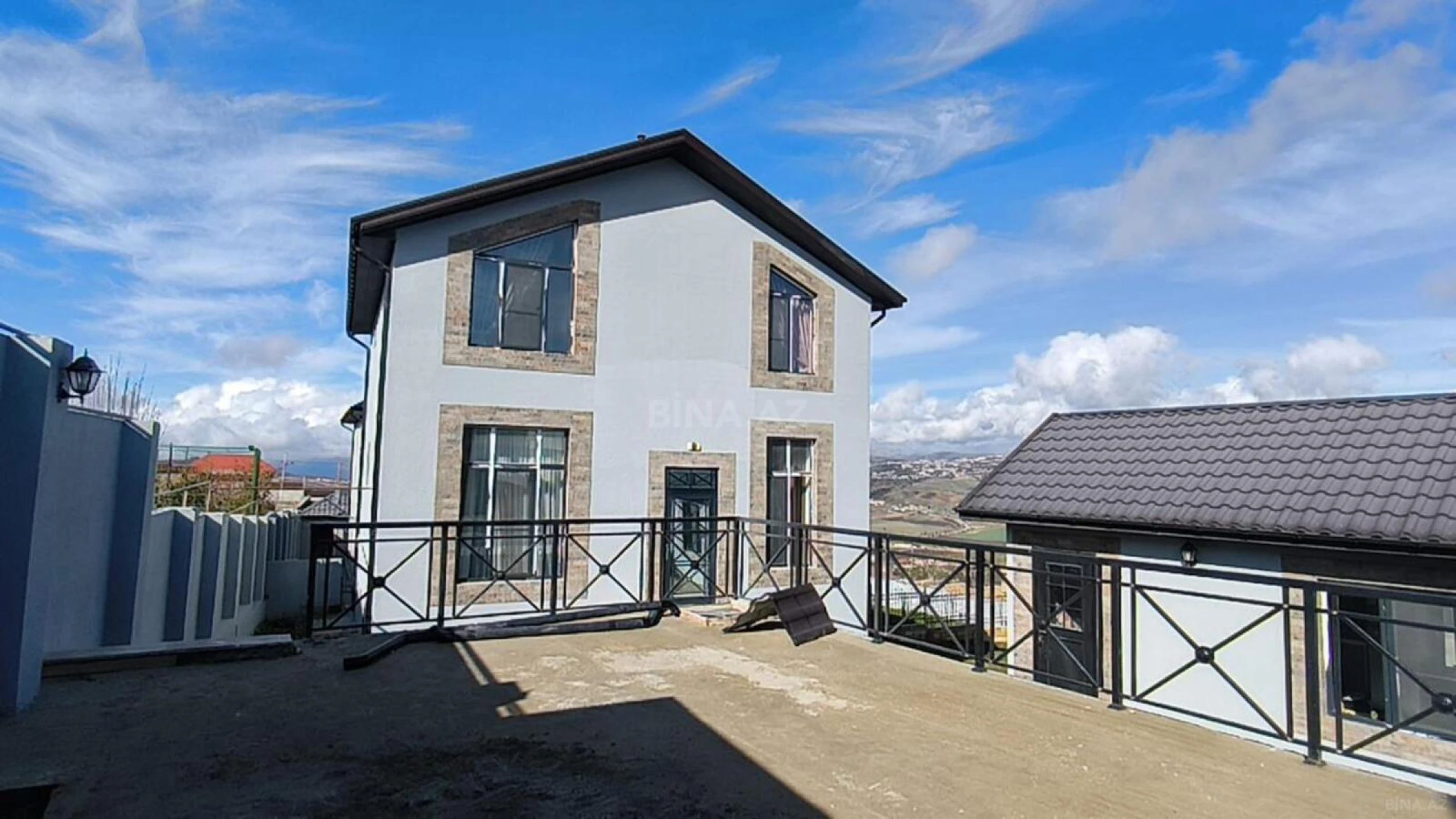 Satılır 4 otaqlı həyət evi 220 m²