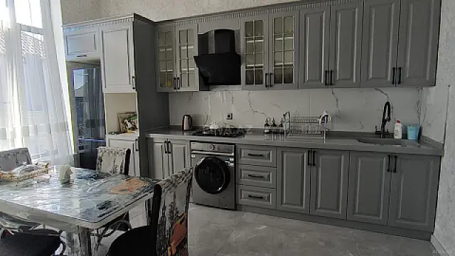 Satılır 4 otaqlı həyət evi 220 m²