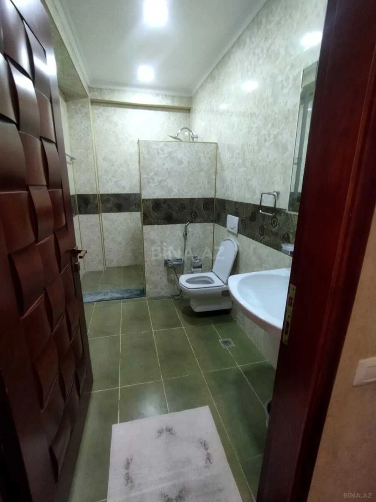 Kirayə verilir 2 otaqlı mənzil 81 m²