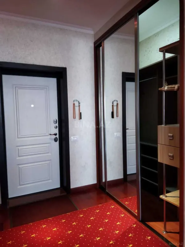 Kirayə verilir 2 otaqlı mənzil 81 m²