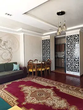 Kirayə verilir 2 otaqlı mənzil 81 m²