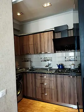 Kirayə verilir 2 otaqlı mənzil 81 m²