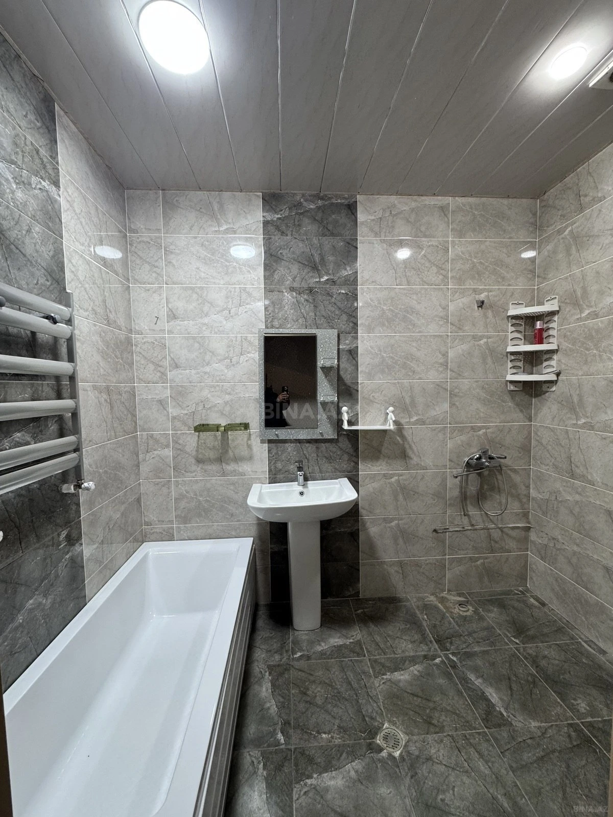 Kirayə verilir 2 otaqlı mənzil 100 m²