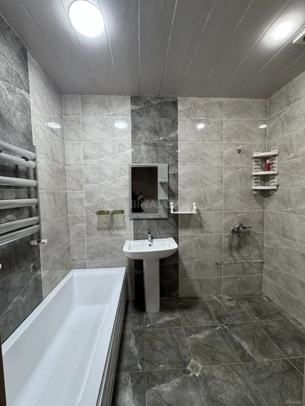 Kirayə verilir 2 otaqlı mənzil 100 m²