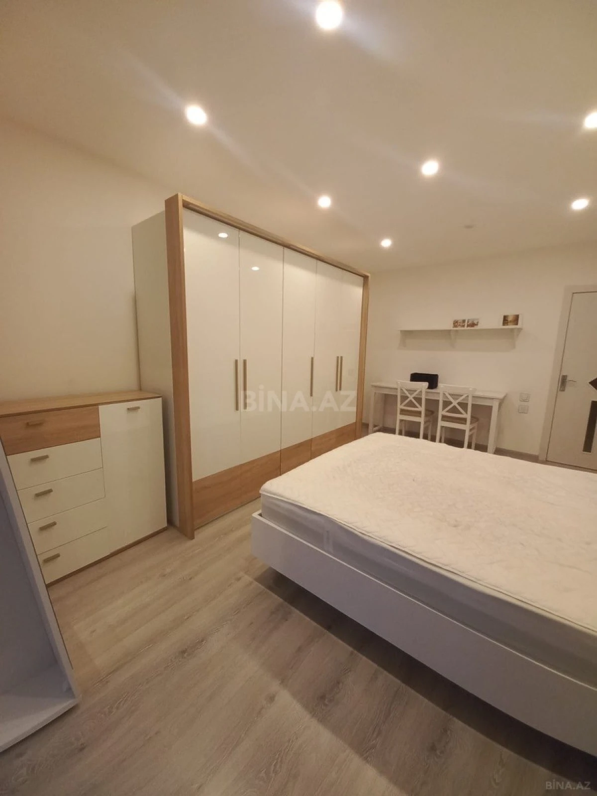 Kirayə verilir 2 otaqlı mənzil 70 m²