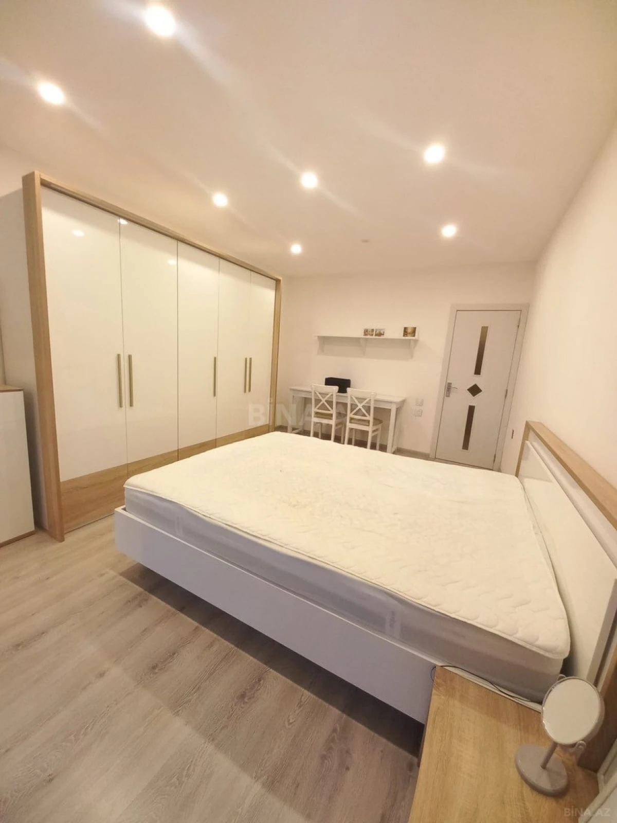 Kirayə verilir 2 otaqlı mənzil 70 m²