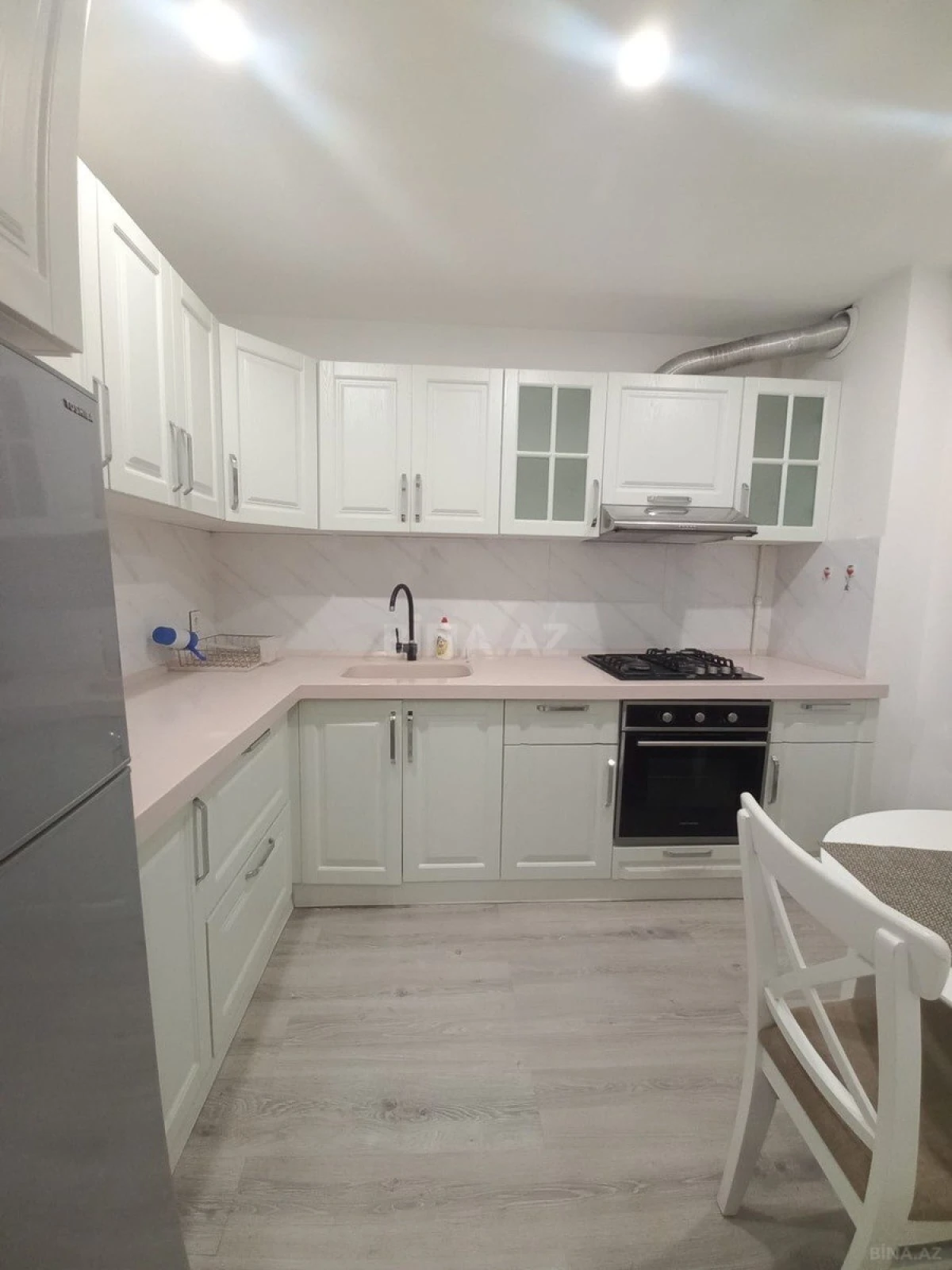 Kirayə verilir 2 otaqlı mənzil 70 m²