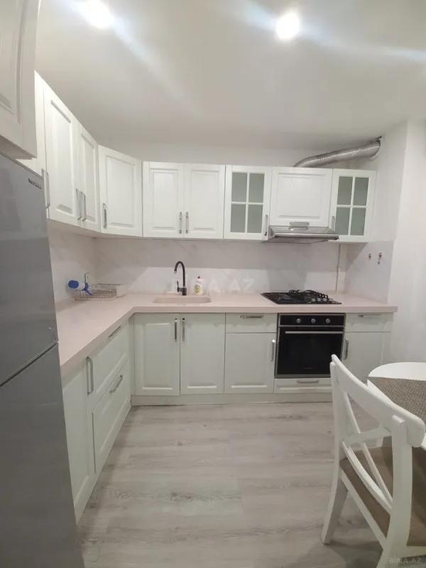 Kirayə verilir 2 otaqlı mənzil 70 m²