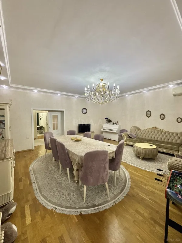Satılır 4 otaqlı mənzil 167 m²