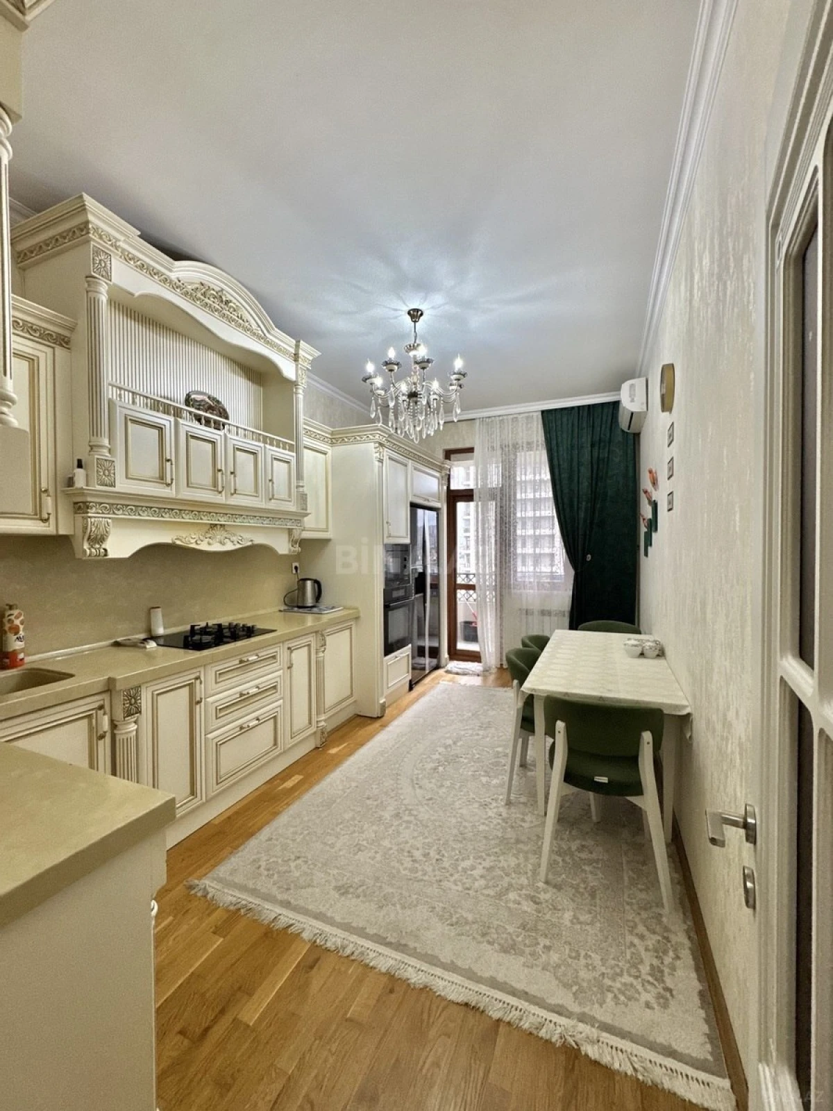 Satılır 4 otaqlı mənzil 167 m²