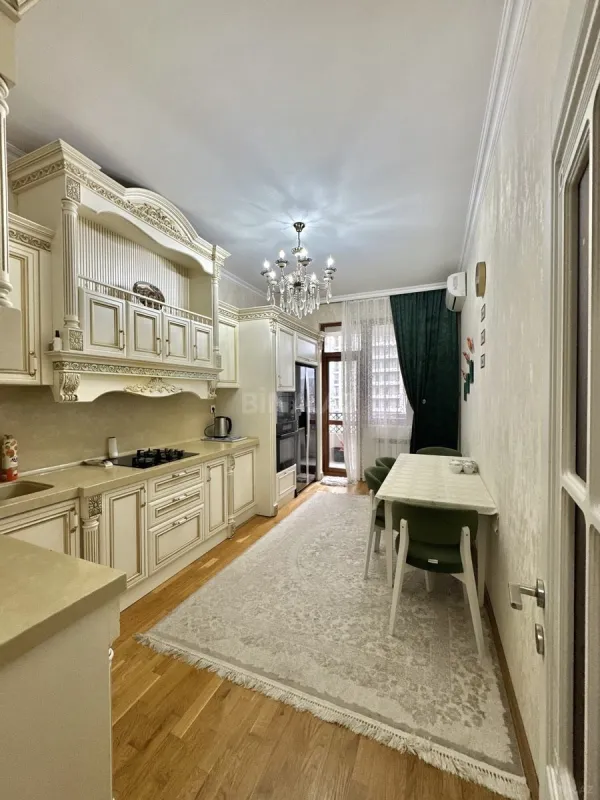 Satılır 4 otaqlı mənzil 167 m²