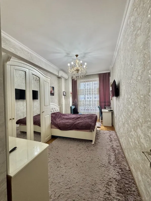 Satılır 4 otaqlı mənzil 167 m²
