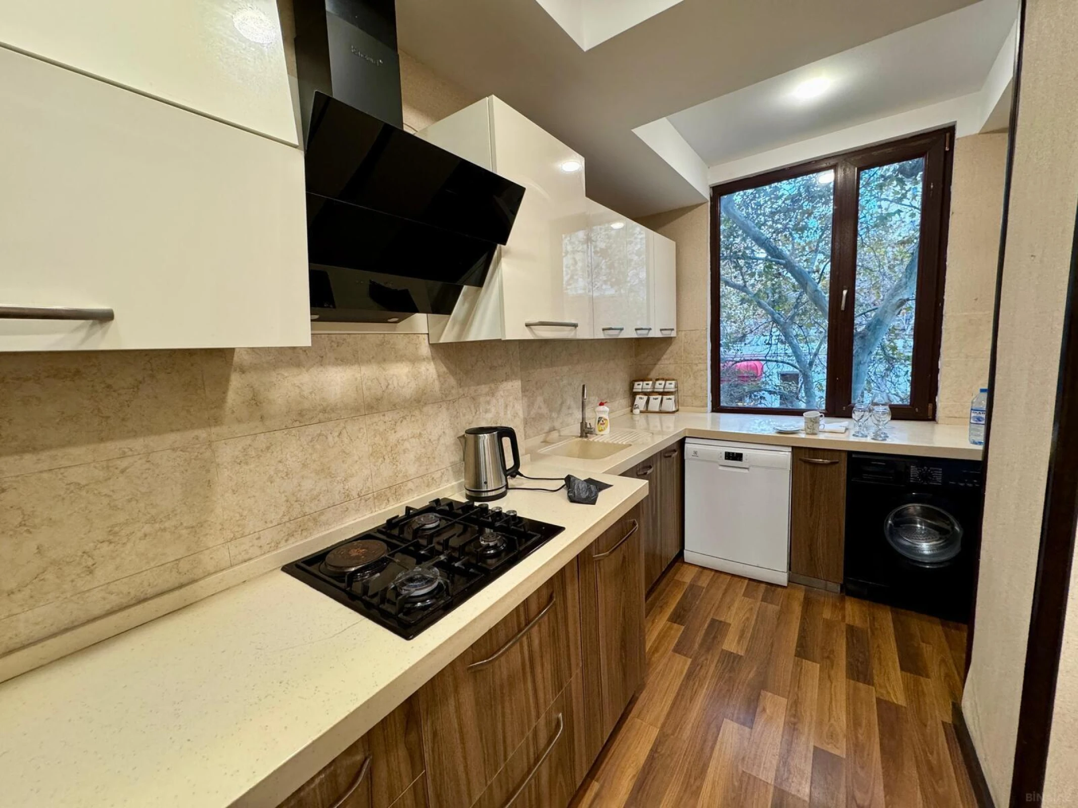 Kirayə verilir 3 otaqlı mənzil 100 m²