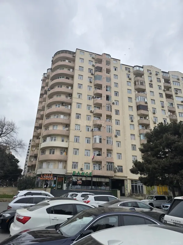 Satılır 3 otaqlı mənzil 121 m²