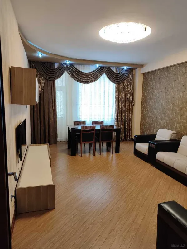 Satılır 3 otaqlı mənzil 121 m²