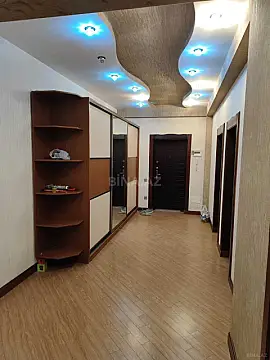 Satılır 3 otaqlı mənzil 121 m²