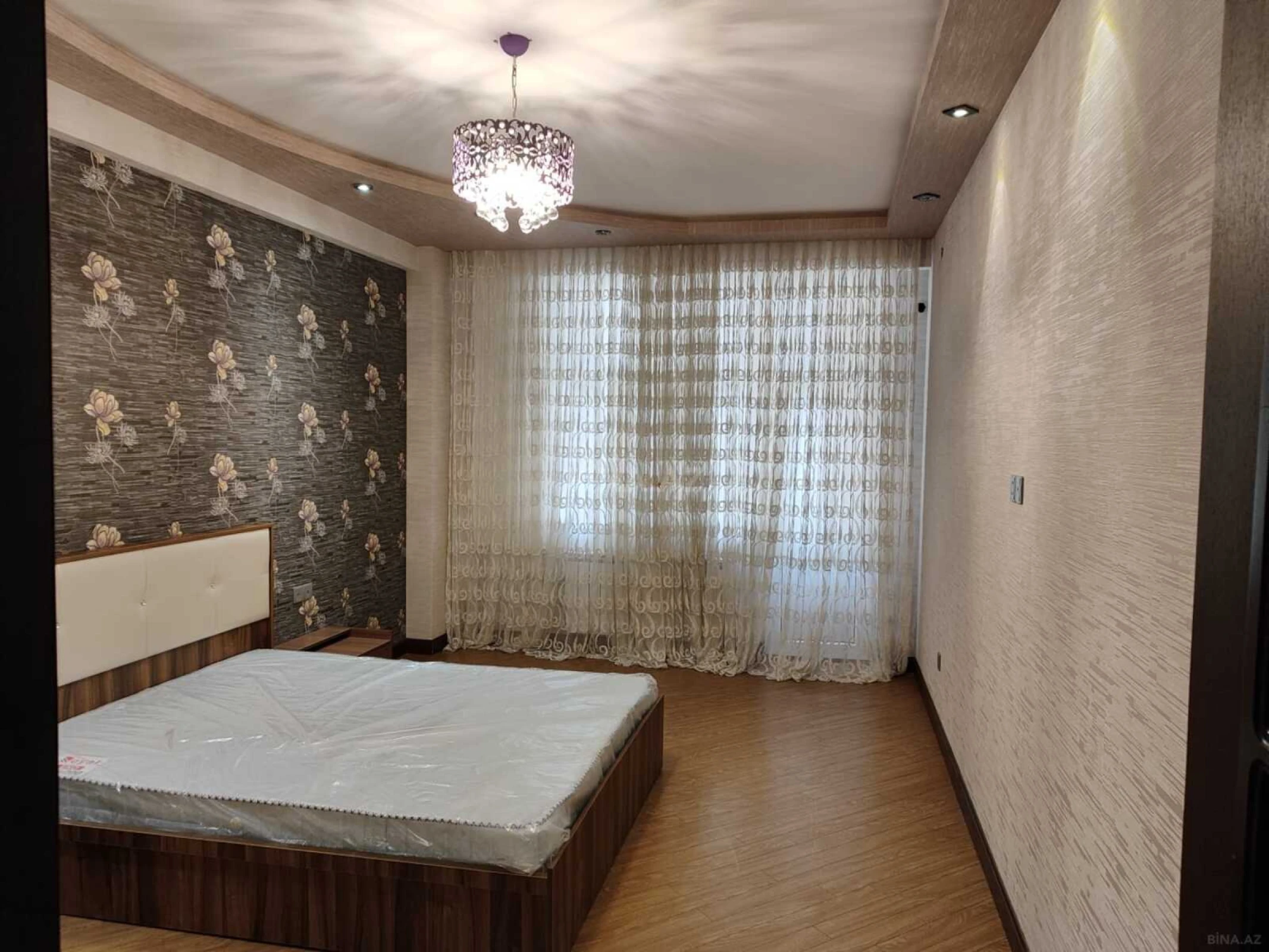 Satılır 3 otaqlı mənzil 121 m²