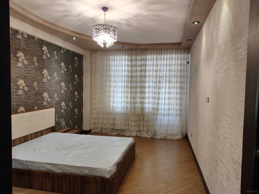 Satılır 3 otaqlı mənzil 121 m²