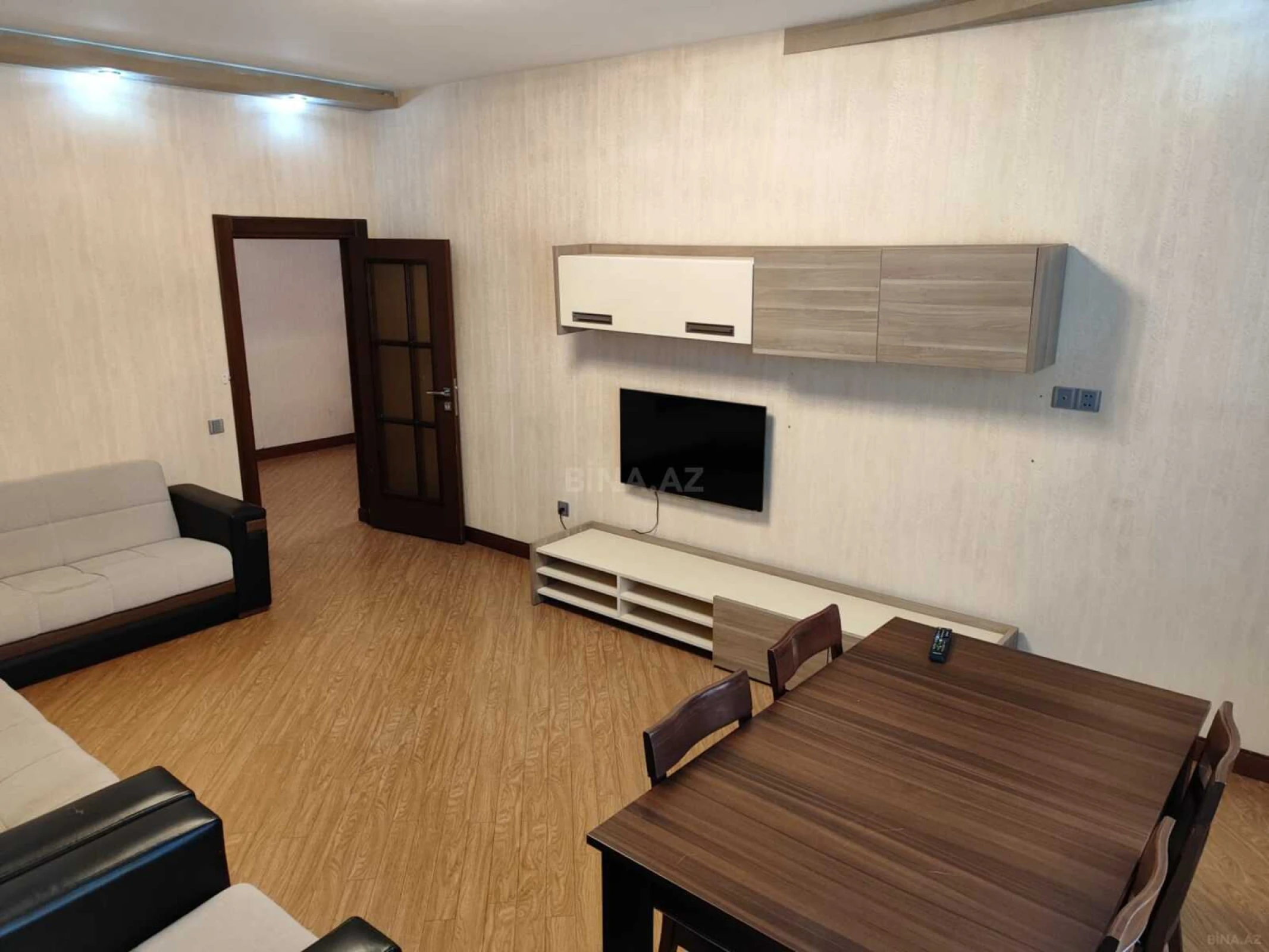 Satılır 3 otaqlı mənzil 121 m²