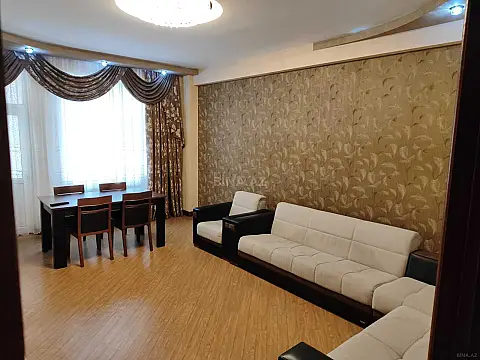 Satılır 3 otaqlı mənzil 121 m²