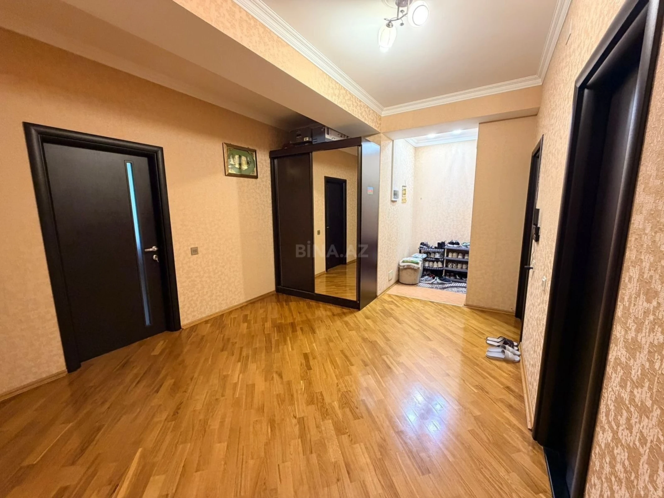 Satılır 2 otaqlı mənzil 110 m²
