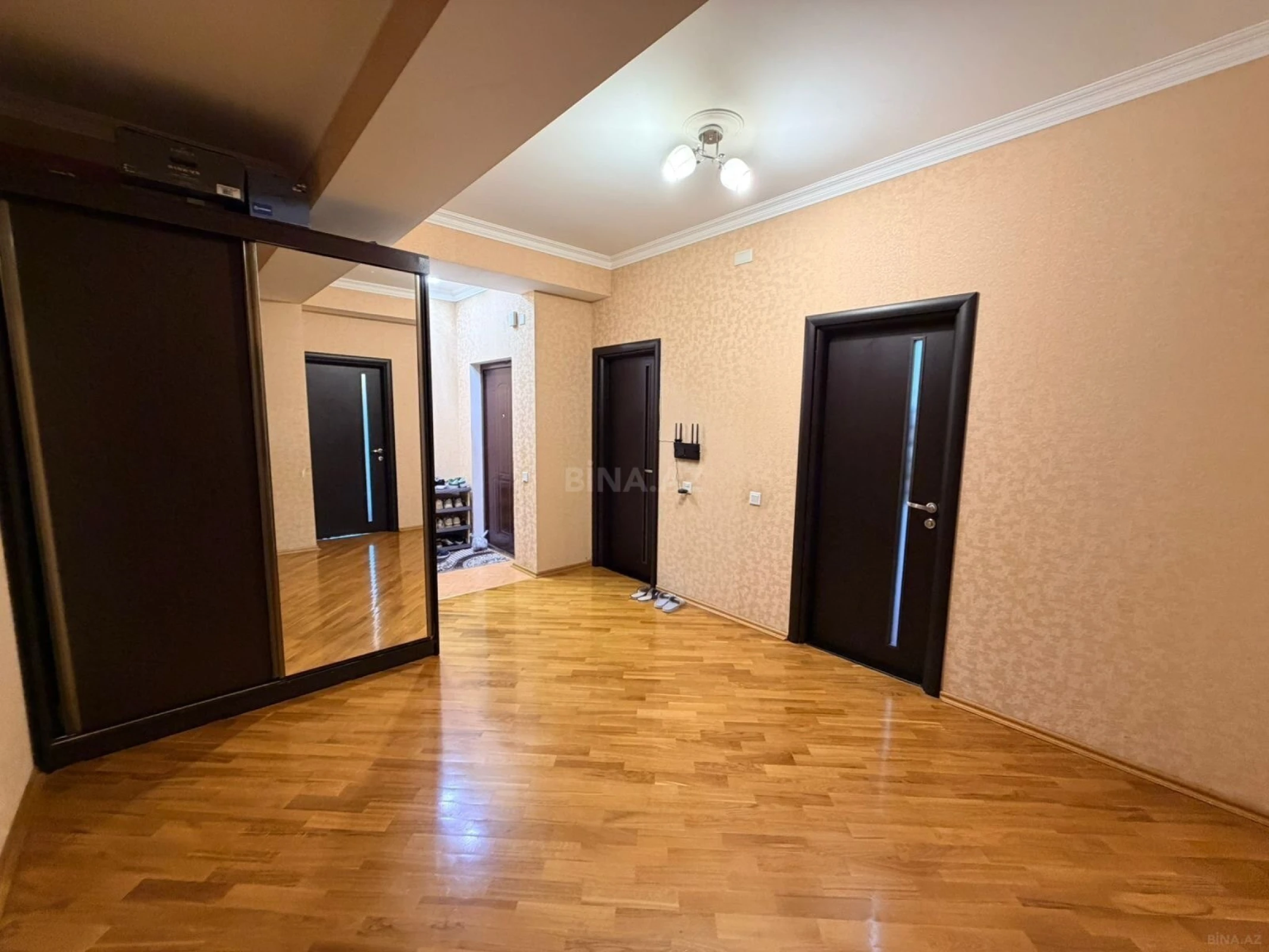 Satılır 2 otaqlı mənzil 110 m²