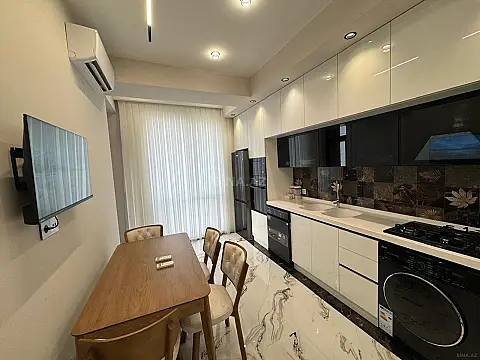 Kirayə verilir 2 otaqlı mənzil 72 m²