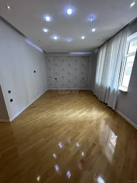 Satılır 3 otaqlı mənzil 135 m²