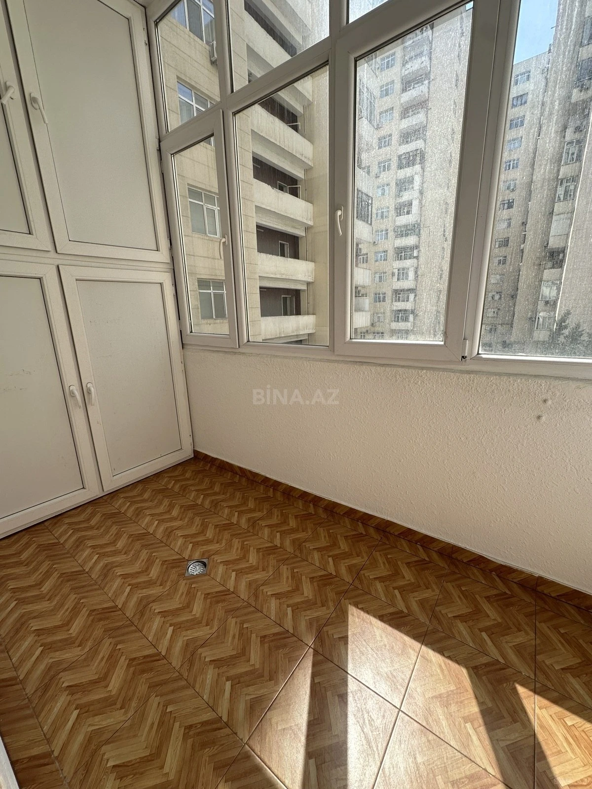 Satılır 3 otaqlı mənzil 135 m²