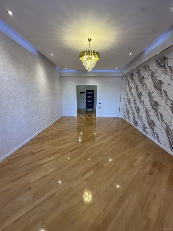 Satılır 3 otaqlı mənzil 135 m²