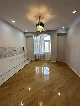 Satılır 3 otaqlı mənzil 135 m²