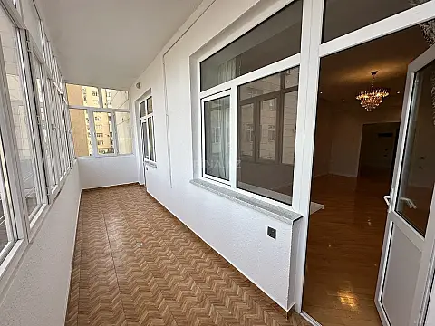 Satılır 3 otaqlı mənzil 135 m²
