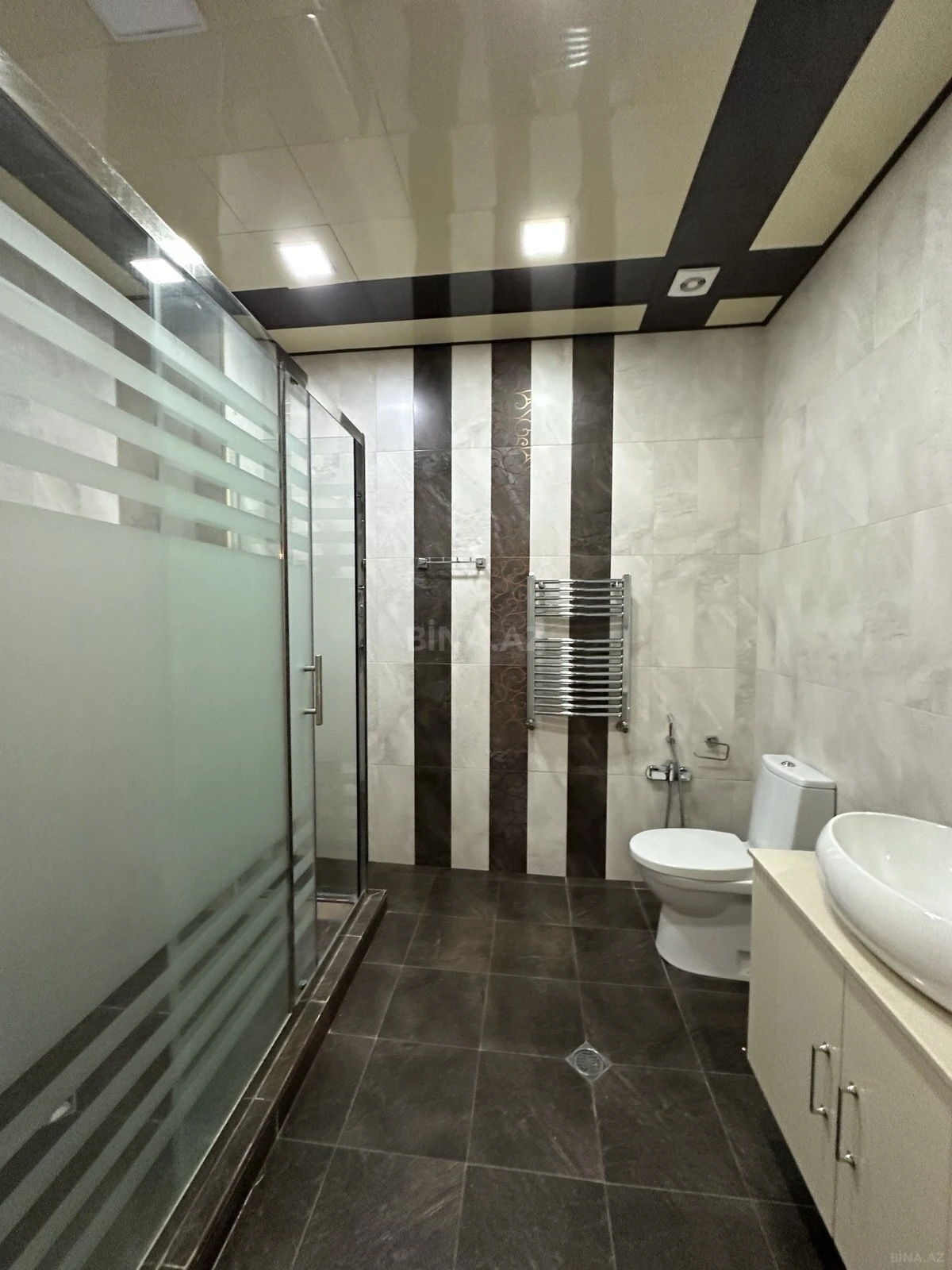 Satılır 3 otaqlı mənzil 135 m²