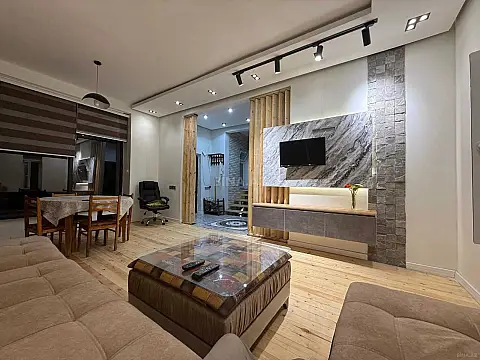 Satılır 5 otaqlı həyət evi 170 m²