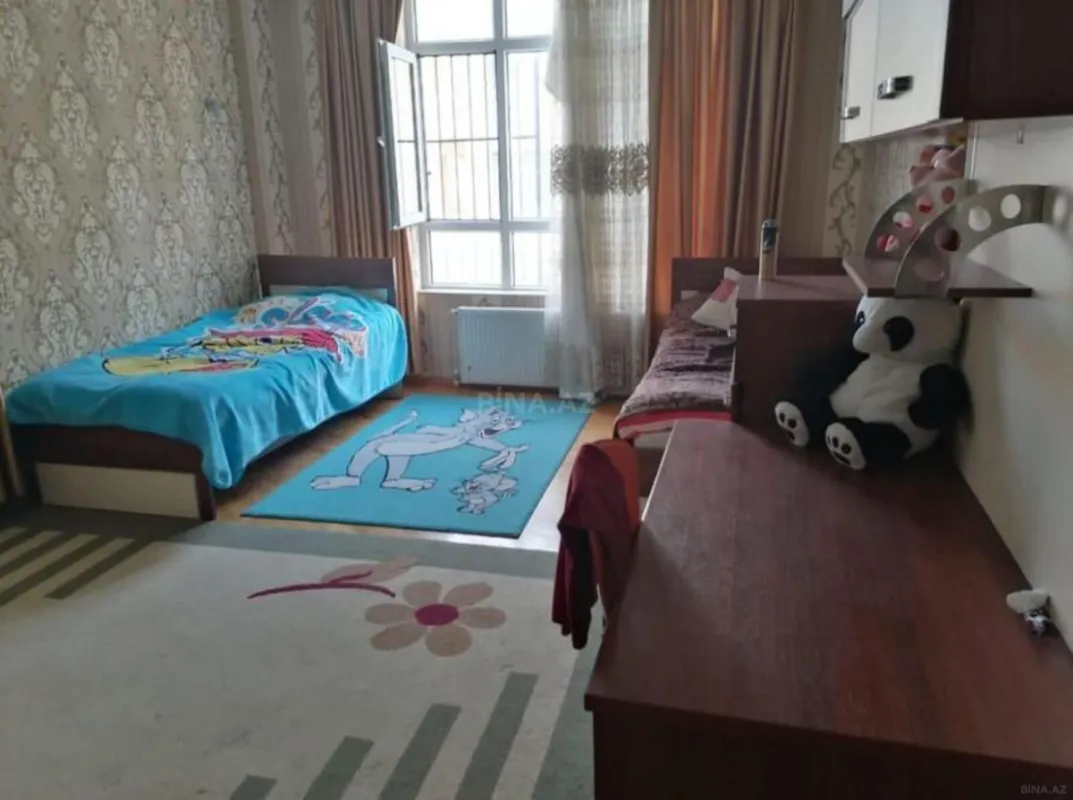 Kirayə verilir 3 otaqlı mənzil 150 m²