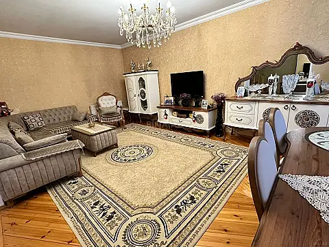 Satılır 6 otaqlı həyət evi 250 m²