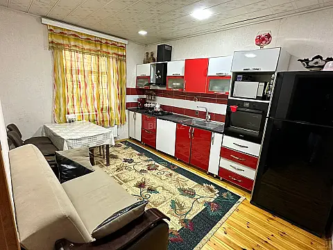 Satılır 6 otaqlı həyət evi 250 m²
