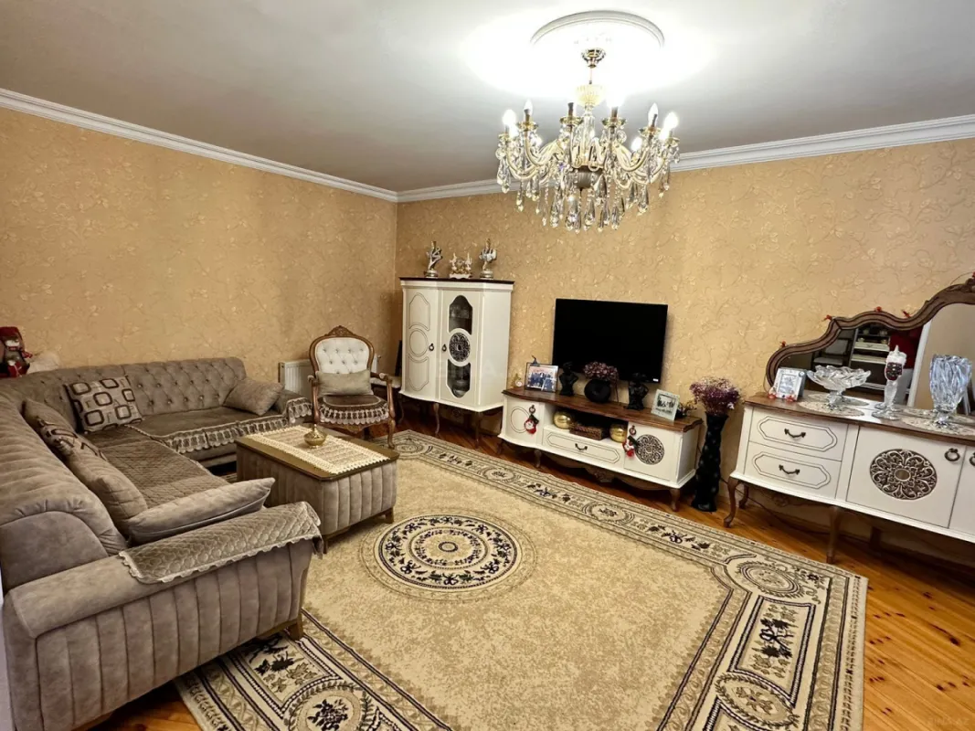 Satılır 6 otaqlı həyət evi 250 m²
